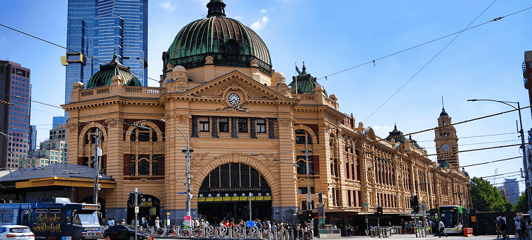 Melbourne city center with Flinders Street Station